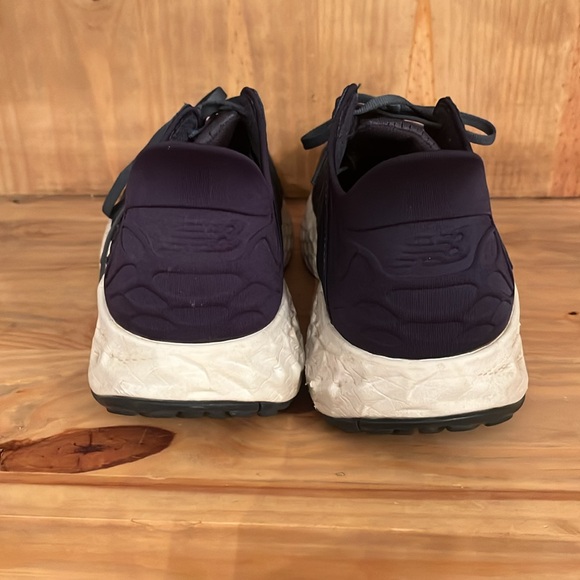 Men’s size 11.5 New Balance fresh foam 1080 navy with gold trim - Picture 2 of 4